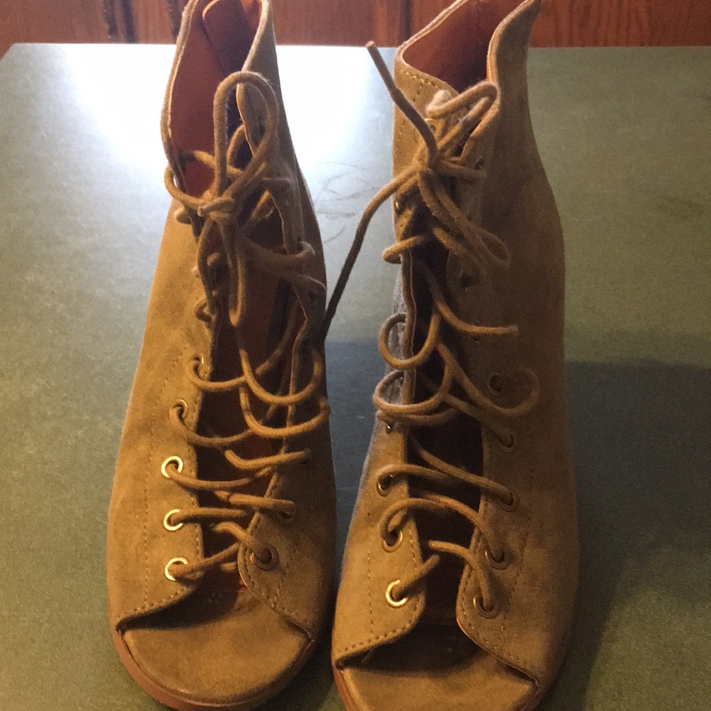 Clara heels open toe shoes,size 8